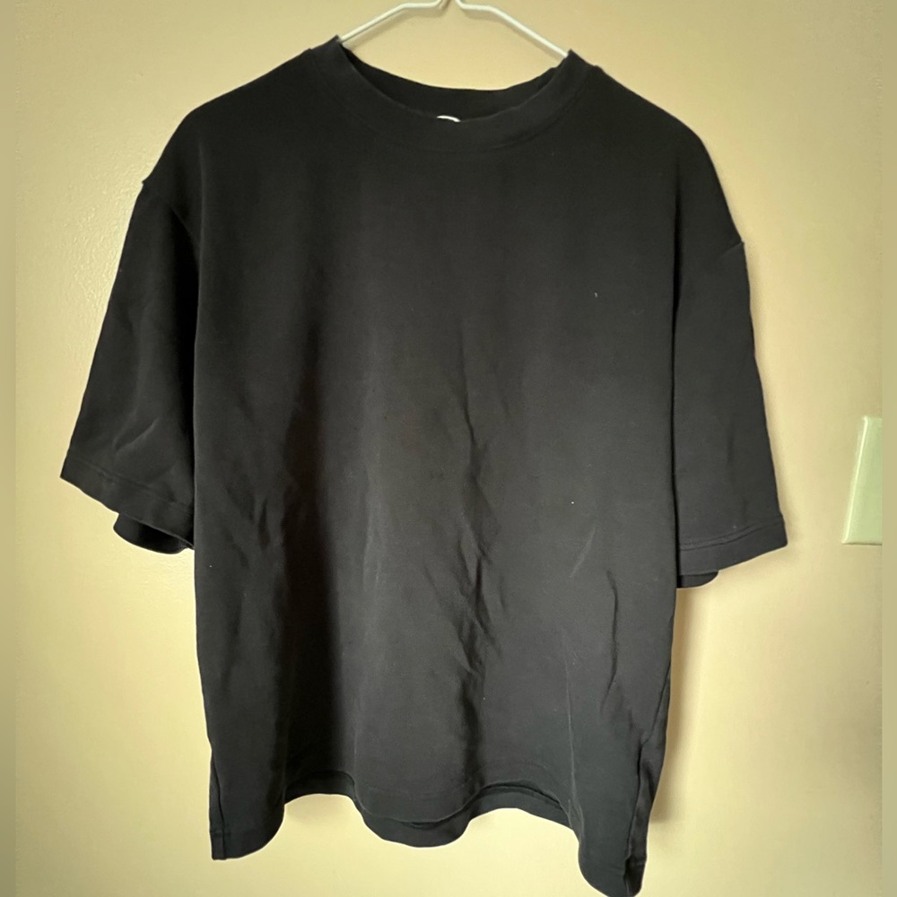 Uniqlo black tshirt